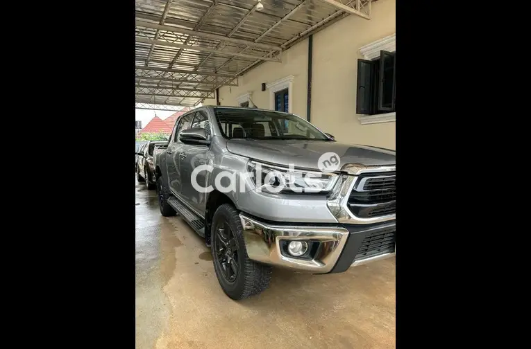 BRAND NEW 2021 TOYOTA HILUX - 2/5