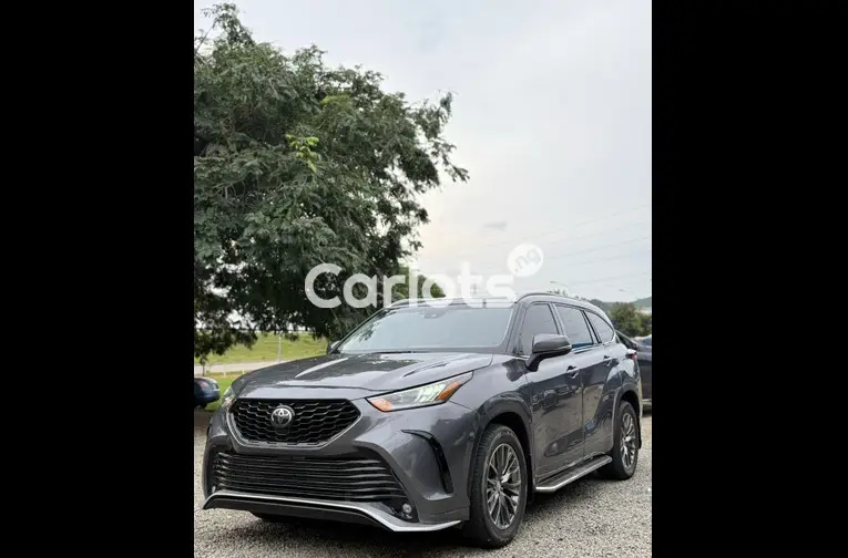 FOREIGN USED 2022 TOYOTA HIGHLANDER XLE AWD - 2/5