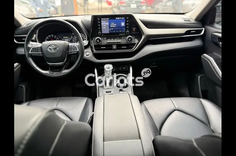 FOREIGN USED 2022 TOYOTA HIGHLANDER XLE AWD - 3/5