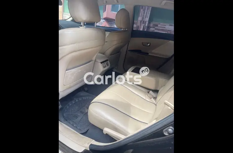 EXTREMELY CLEAN 2012 TOYOTA VENZA AWD - 3/5