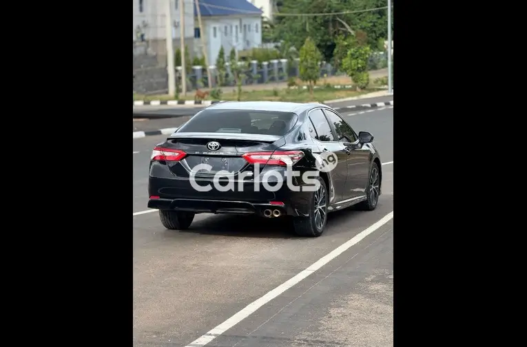 Neatly USed 2018 Camry SE