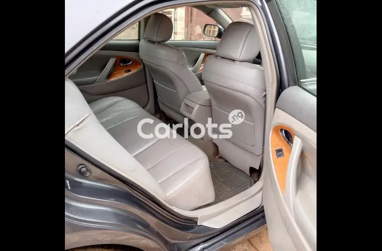 CLEAN 2008 TOYOTA CAMRY XLE - 3/5