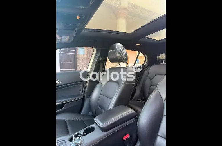 2016 MERCEDES BENZ GLA250 FULL OPTION - 4/5