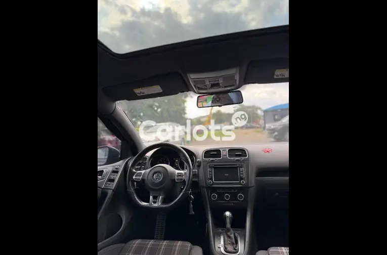 2012 VOLKSWAGEN GOLF GTI TUNED - 2/5