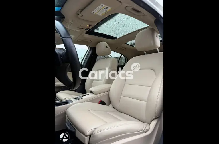 2015 Mercedes Benz GLA 250 4Matic - 3/5