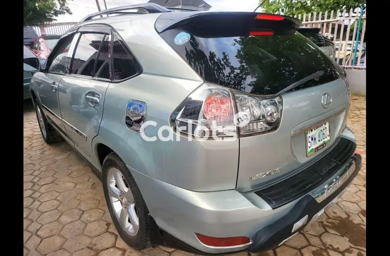 CLEAN REGISTERED 2004 LEXUS RX330 - 4/5