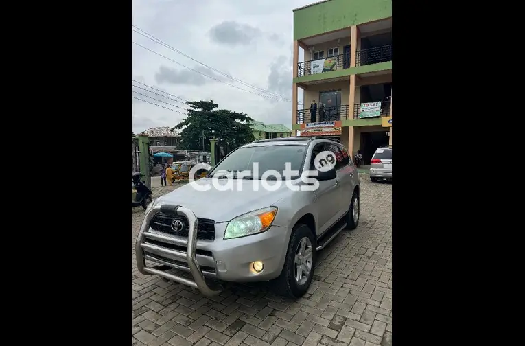 PRE-OWNED 2008 TOYOTA RAV4 FULL OPTION