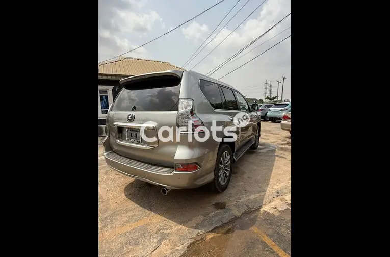 2023 LEXUS GX460 - 3/5