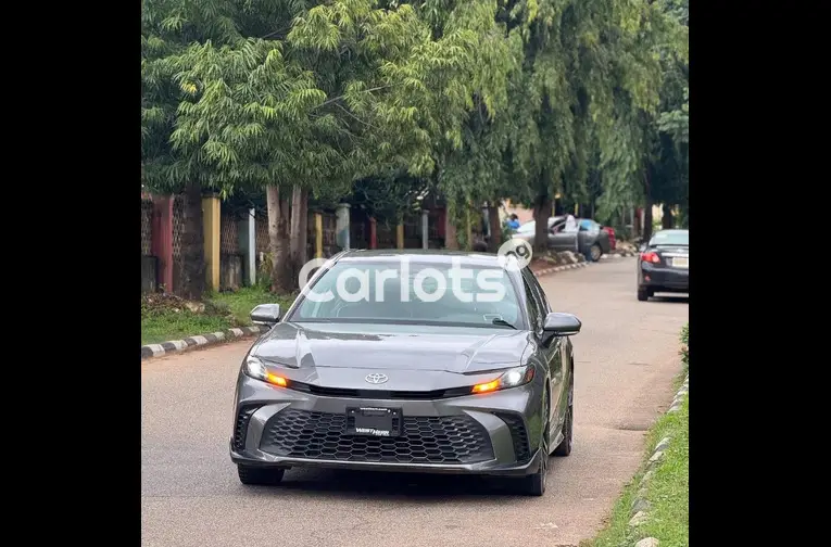 BRAND NEW 2025 TOYOTA CAMRY SE for sale in Abuja, FCT - thumbnail 2