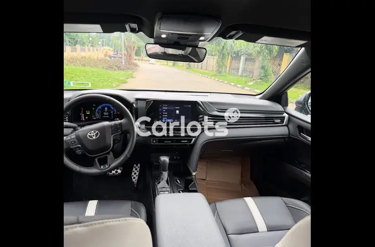 BRAND NEW 2025 TOYOTA CAMRY SE for sale in Abuja, FCT - thumbnail 3