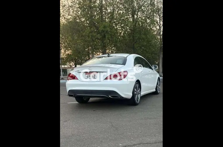 Clean 2019 Mercedes Benz CLA 250 model - 2/5