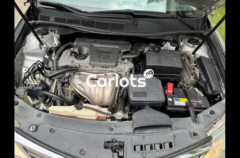 TOYOTA CAMRY 2013 - 2/5