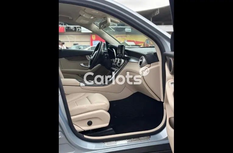 2017 MERCEDEZ BENZ GLC300 - 3/5