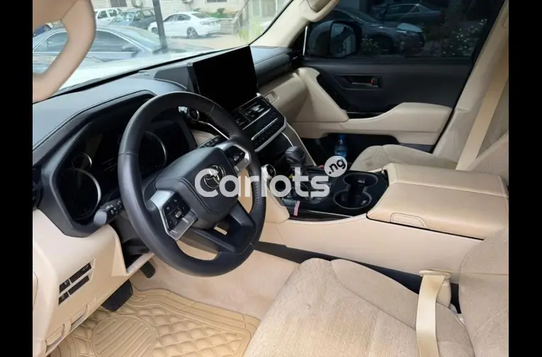 FOREIGN USED 2024 TOYOTA LAND CRUISER GX.R TWIN TURBO for sale in Abuja, FCT - thumbnail 2