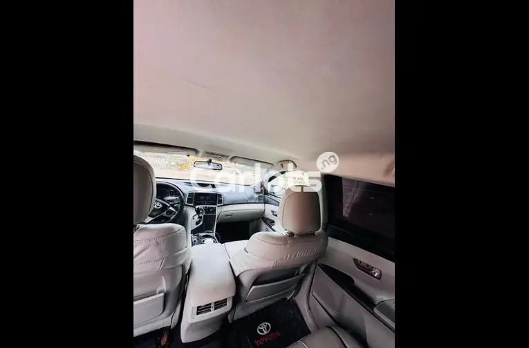 Nigerian Used 2013 TOYOTA VENZA FOUR CYLINDERS for sale in Abuja, FCT - thumbnail 3