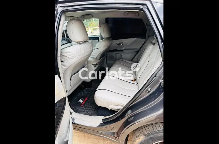 Nigerian Used 2013 TOYOTA VENZA FOUR CYLINDERS for sale in Abuja, FCT - photo 4 of 5