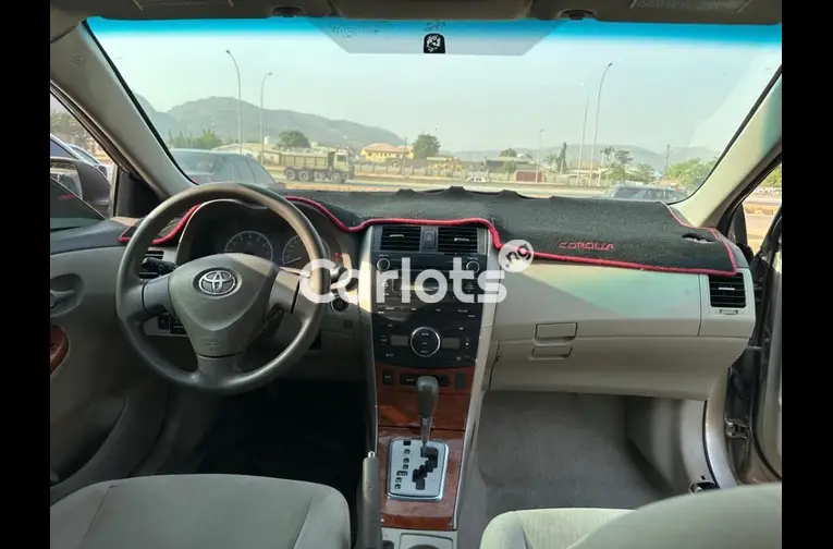 Nigerian Used 2009 KEYLESS TOYOTA COROLLA for sale in Abuja, FCT - thumbnail 3