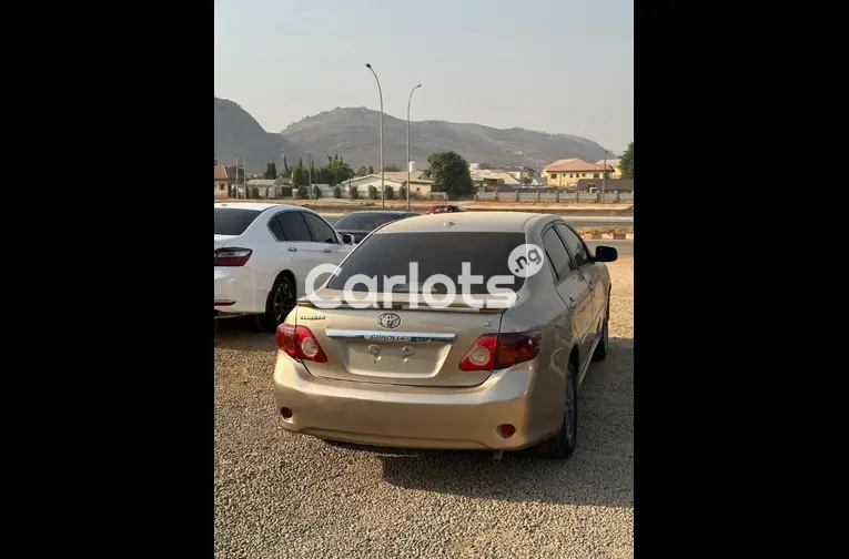 Nigerian Used 2009 KEYLESS TOYOTA COROLLA for sale in Abuja, FCT - thumbnail 5