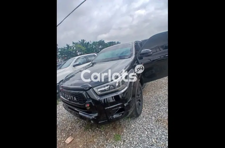 Brand New Standard 2023 Toyota Hilux Gr V6 Engine just few months used