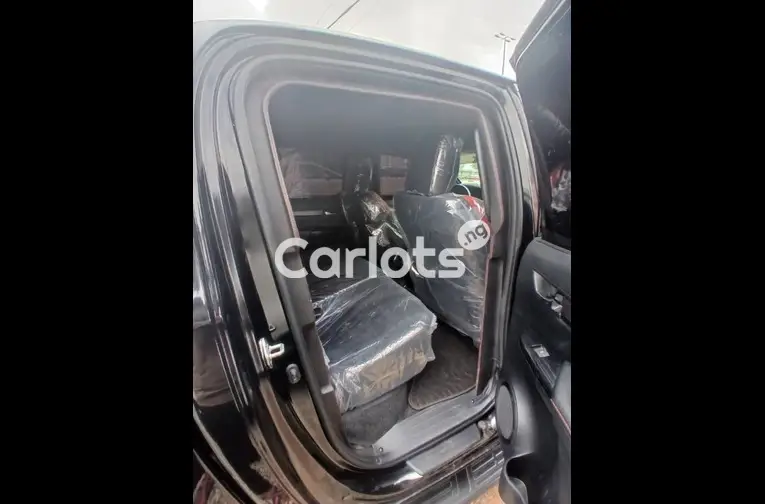 Brand New Standard 2023 Toyota Hilux Gr V6 Engine just few months used - 3/5