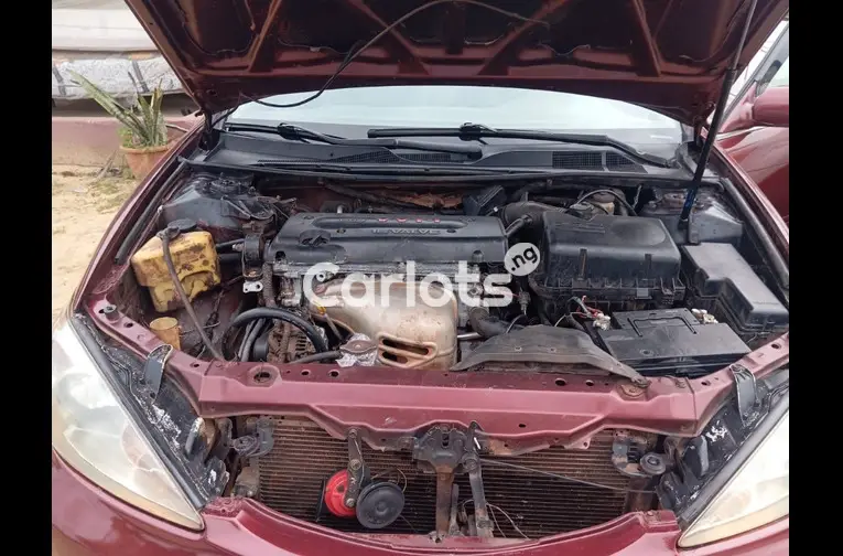 CLEAN REGISTERED 2004 TOYOTA CAMRY - 4/5