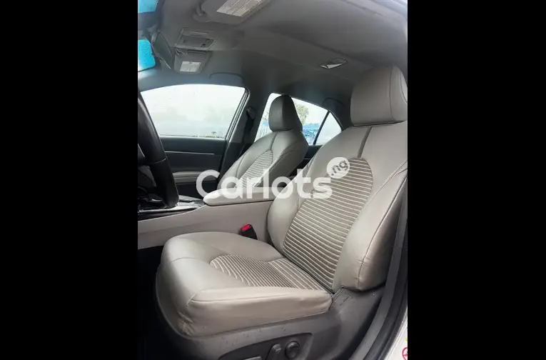 2018 TOYOTA CAMRY - 3/4