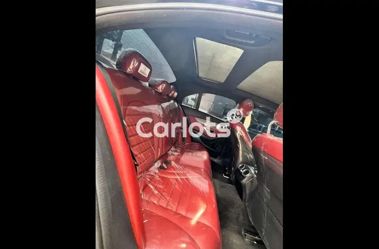Registered 2016 MERCEDEZ BENZ C300 full option - 2/4