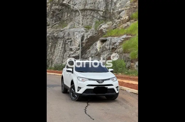 2018 KEYLESS TOYOTA RAV4 XLE