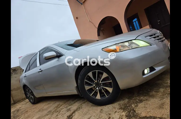 REGISTERED Toyota Camry 2007 - 2/5