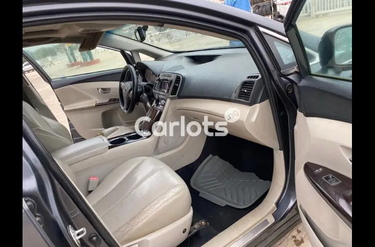 Nigerian Used 2010 TOYOTA VENZA for sale in Abuja, FCT - photo 3 of 5