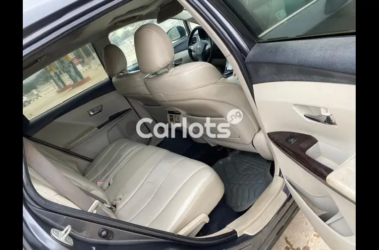 Nigerian Used 2010 TOYOTA VENZA for sale in Abuja, FCT - photo 4 of 5