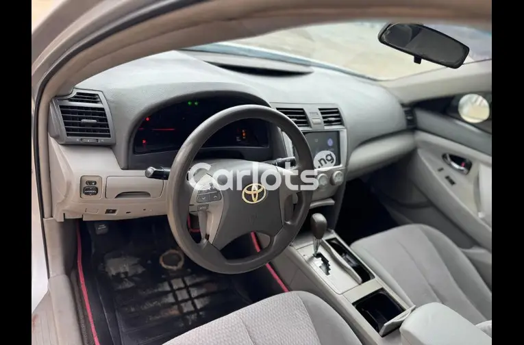 Nigerian Used Distress sales 2011 Toyota Camry for sale in Abuja, FCT - thumbnail 2