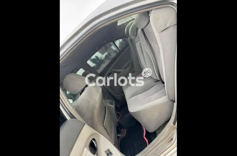 Nigerian Used Distress sales 2011 Toyota Camry for sale in Abuja, FCT - thumbnail 4