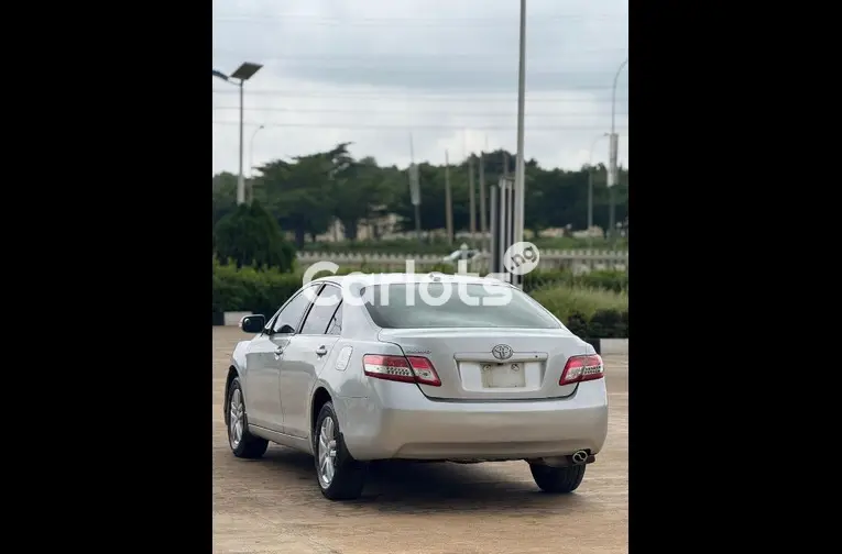 Nigerian Used Distress sales 2011 Toyota Camry for sale in Abuja, FCT - thumbnail 5