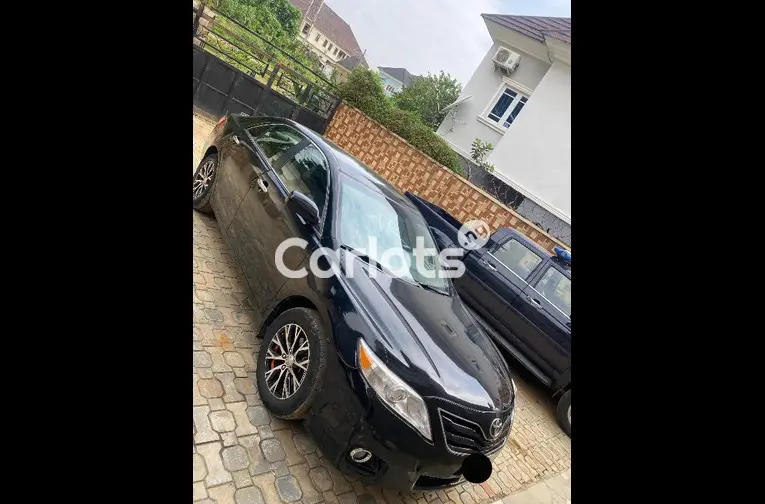 Nigerian Used 2011 TOYOTA CAMRY LE for sale in Abuja, FCT