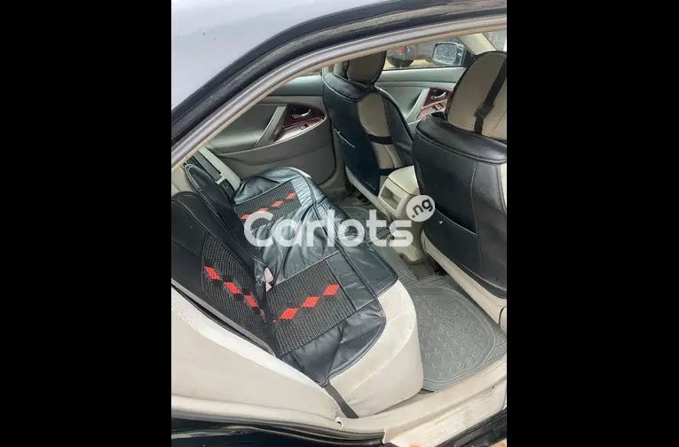 Nigerian Used 2011 TOYOTA CAMRY LE for sale in Abuja, FCT - thumbnail 3
