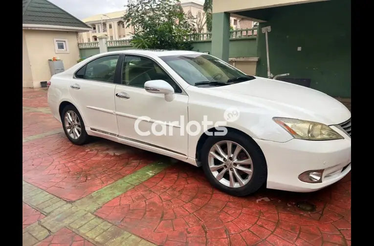 Nigerian Used 2012 LEXUS ES350 for sale in Abuja, FCT - photo 4 of 5