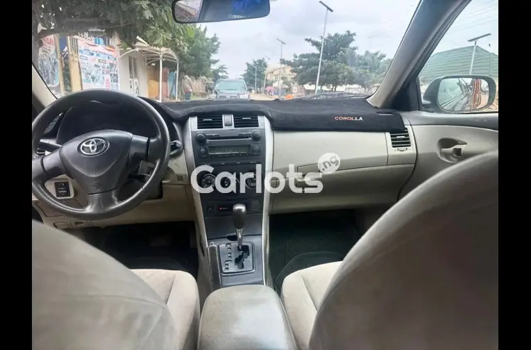 Nigerian Used 2010 TOYOTA COROLLA for sale in Abuja, FCT - thumbnail 2