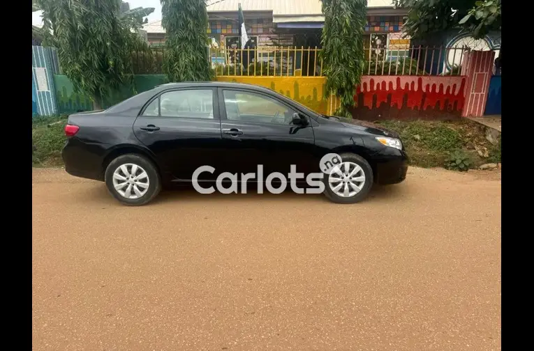 Nigerian Used 2010 TOYOTA COROLLA for sale in Abuja, FCT - photo 4 of 5