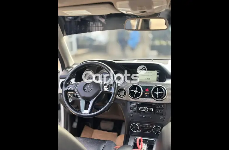 Nigerian Used 2014 MERCEDES BENZ GLK350 FULL OPTION for sale in Kaduna - thumbnail 2