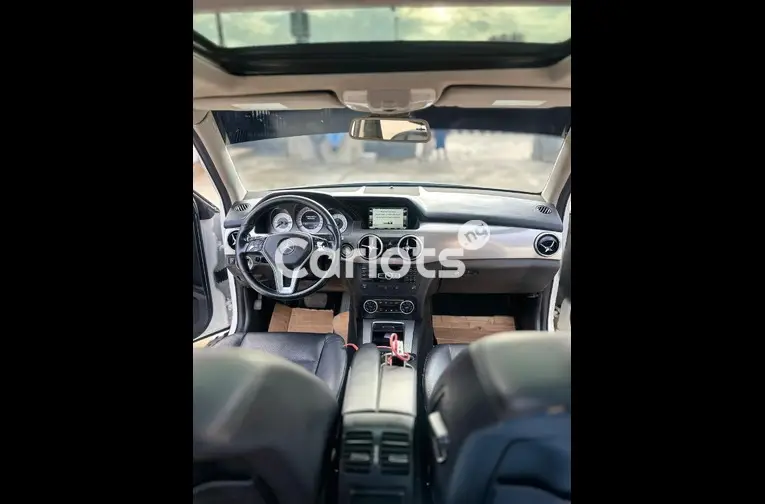 Nigerian Used 2014 MERCEDES BENZ GLK350 FULL OPTION for sale in Kaduna - photo 3 of 5