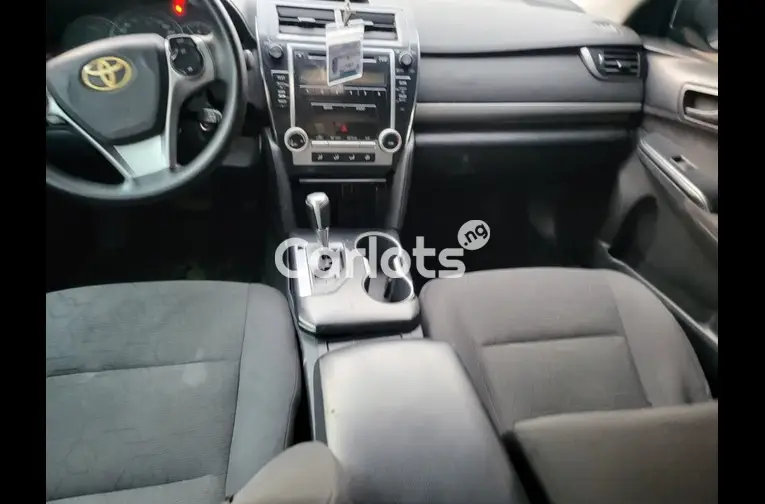FOREIGN USED 2015 TOYOTA CAMRY/ACCIDENT FREE(DUBAI SPEC) - 2/5