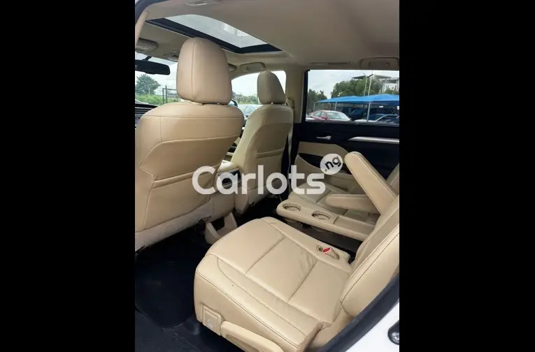 Foreign Used 2015 TOYOTA HIGHLANDER XLE for sale in Garki, FCT - photo 1 of 5