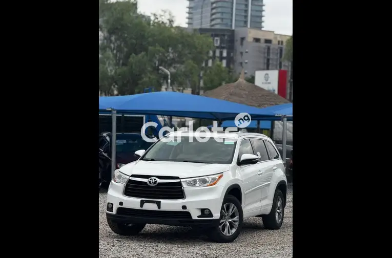 Foreign Used 2015 TOYOTA HIGHLANDER XLE for sale in Garki, FCT - thumbnail 3