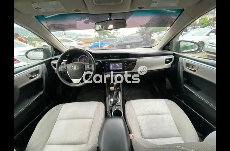 Nigerian Used DISTRESS UNREGISTERED  2016 TOYOTA COROLLA LE for sale in Abuja, FCT - photo 2 of 5