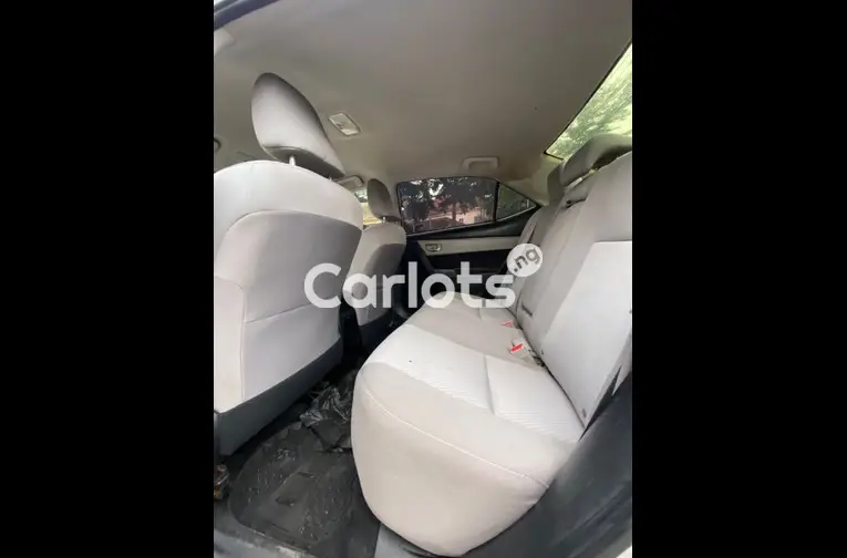 Nigerian Used DISTRESS UNREGISTERED  2016 TOYOTA COROLLA LE for sale in Abuja, FCT - thumbnail 4