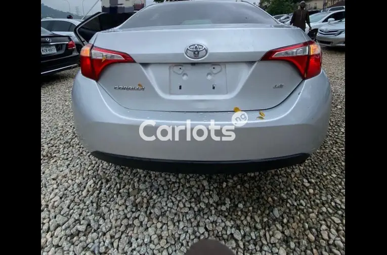 Nigerian Used DISTRESS UNREGISTERED  2016 TOYOTA COROLLA LE for sale in Abuja, FCT - thumbnail 5