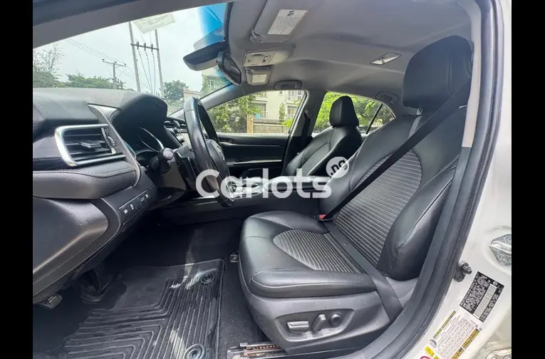 FOREIGN USED 2018 TOYOTA CAMRY for sale in Abuja, FCT - thumbnail 3