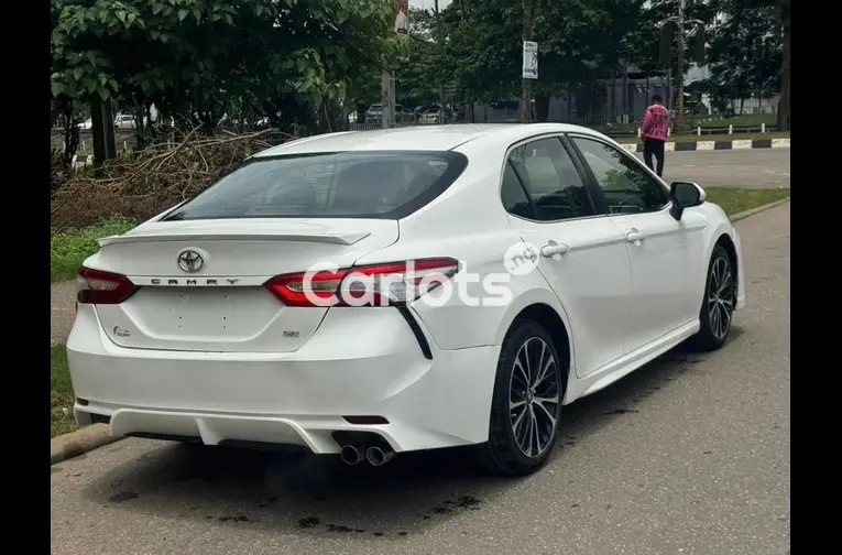 FOREIGN USED 2018 TOYOTA CAMRY for sale in Abuja, FCT - photo 5 of 5