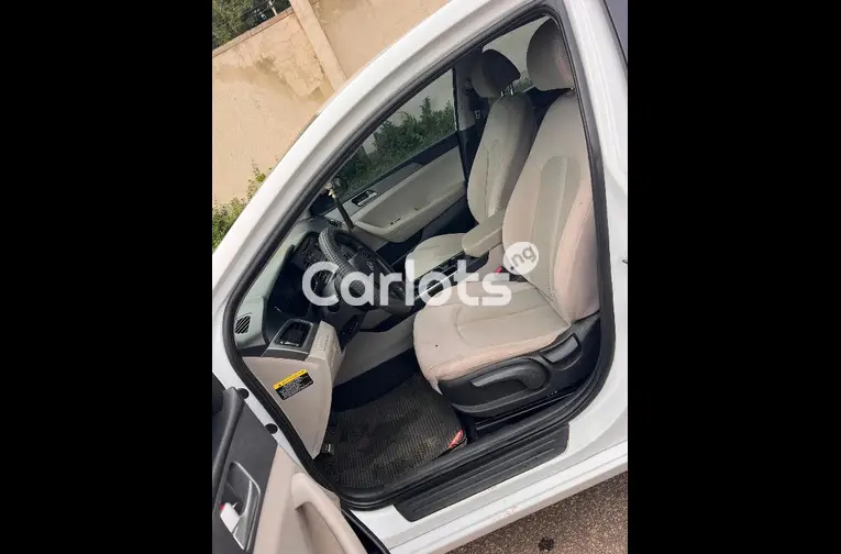 Nigerian Used 2017 HYUNDAI SONATA for sale in Kaduna - thumbnail 3